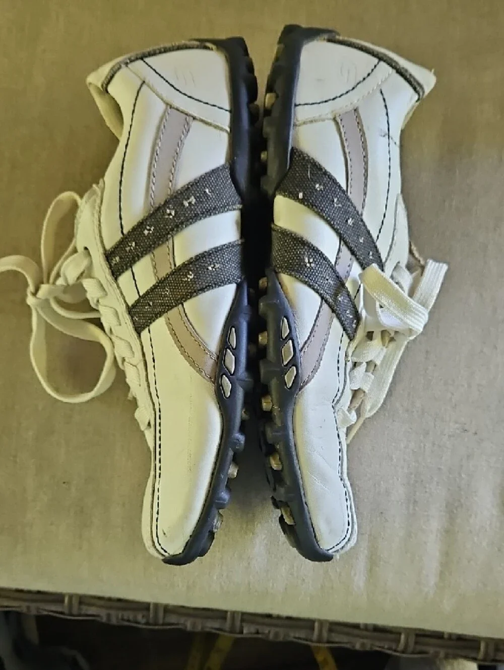 Skechers Men’s White Lace-Up Sneakers with Black Accent Stripes 8 1/2